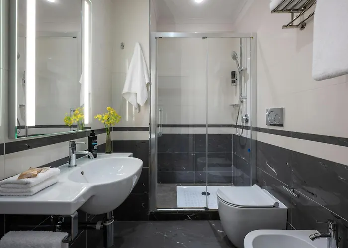 Leonardo Boutique Monti