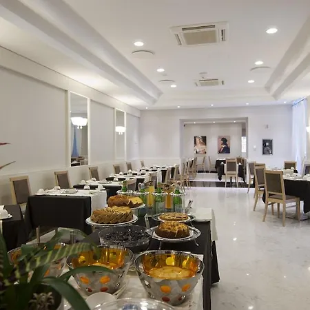 Отель Leonardo Boutique Monti