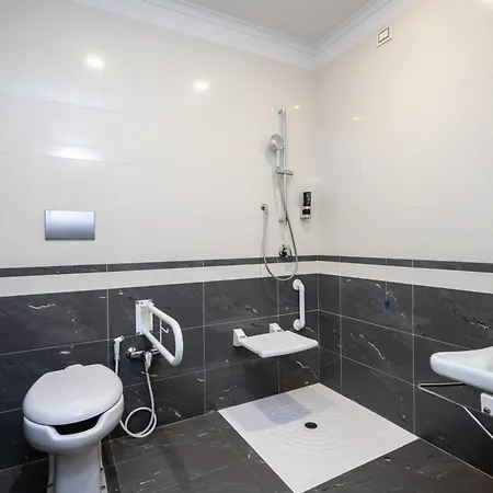 Leonardo Boutique Monti 4*