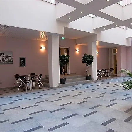 Leonardo Boutique Monti