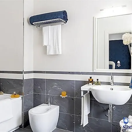 Leonardo Boutique Monti 4*