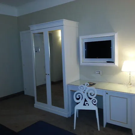 Leonardo Boutique Monti Rzym