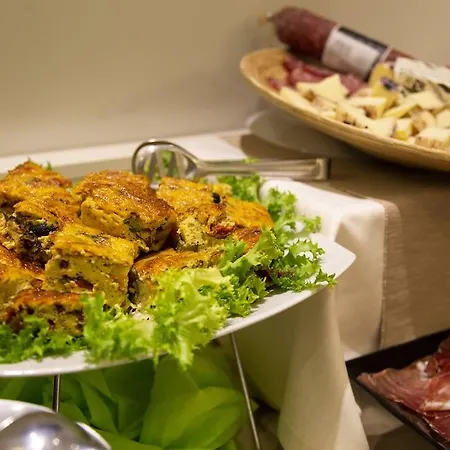 Leonardo Boutique Monti